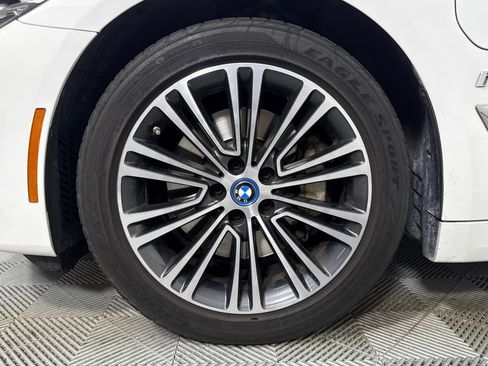 Used 2018 BMW 530e w/ Premium Package 2 RWD image 22