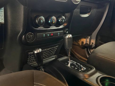 Used 2016 Jeep Wrangler Unlimited Sahara AWD/4WD image 14