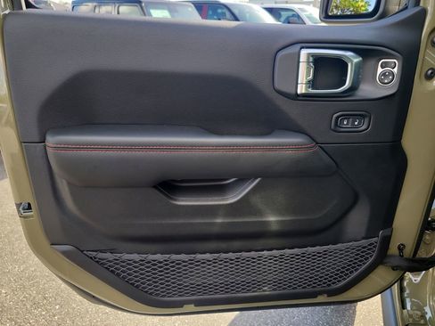 New 2026 Jeep Gladiator Rubicon w/ Steel Power Dome Hood Package AWD/4WD image 16