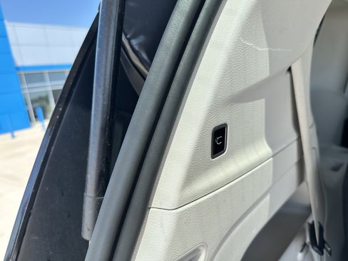 Used 2023 Chrysler Pacifica Touring-L FWD image 20