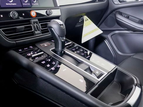 New 2026 Porsche Macan image 20