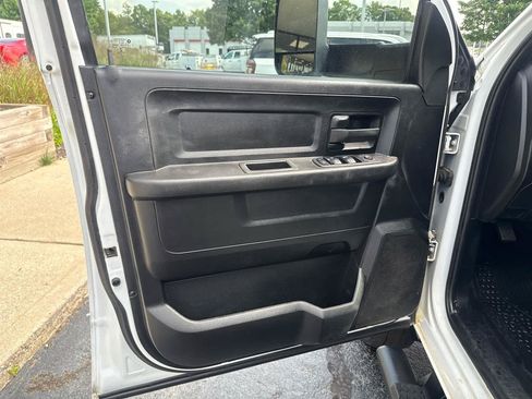 Used 2022 RAM 3500 Tradesman w/ Chrome Appearance Group AWD/4WD image 18