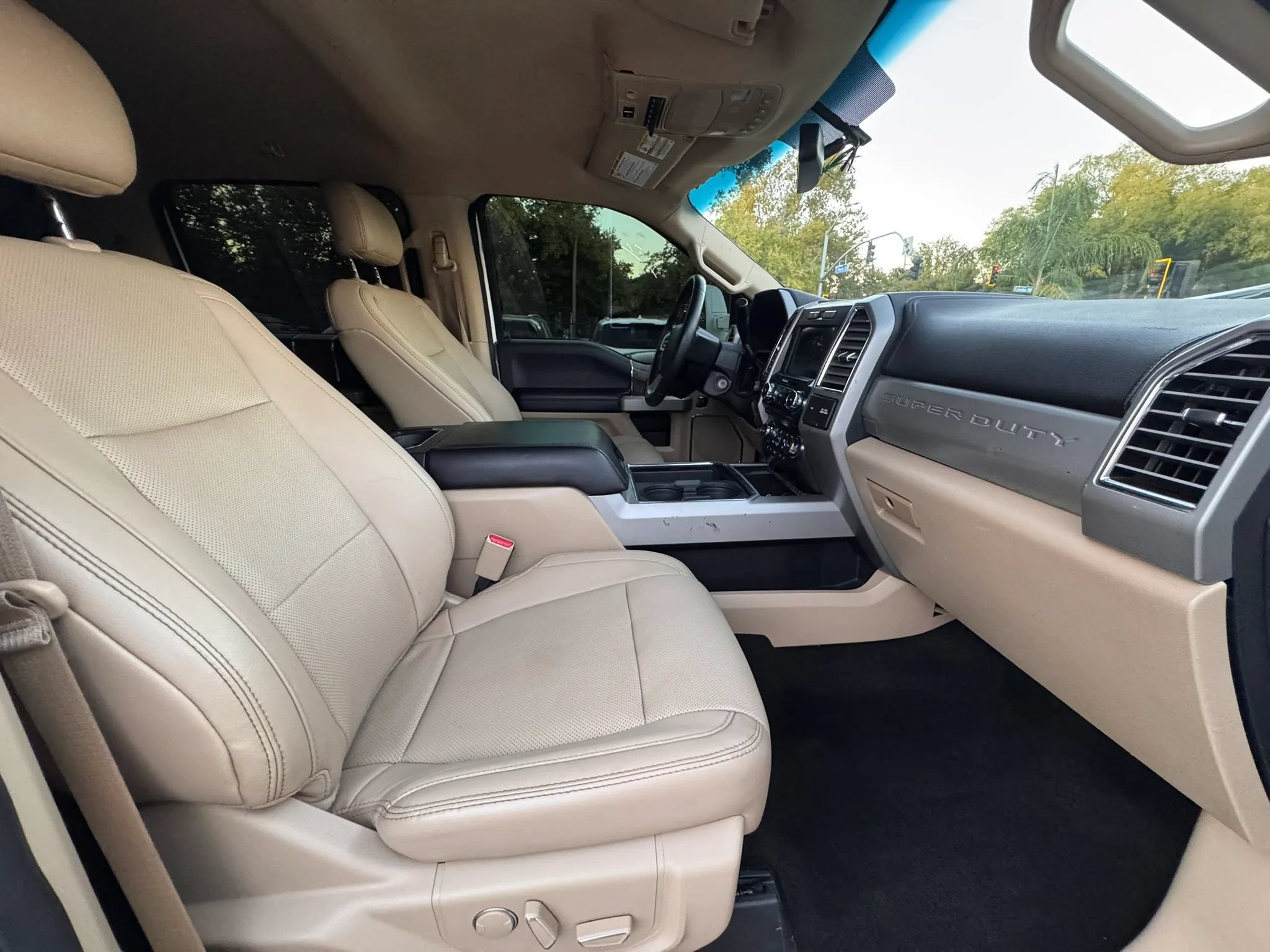 Used 2017 Ford F350 Lariat w/ Lariat Value Package AWD/4WD image 13