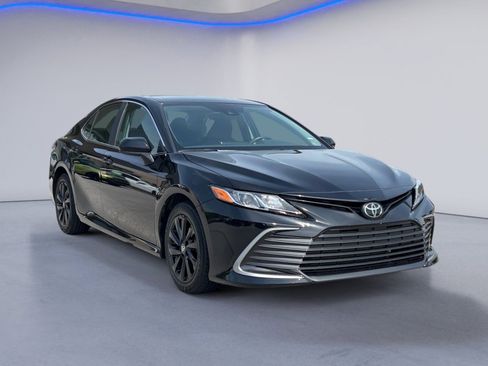 Used 2024 Toyota Camry LE image 5