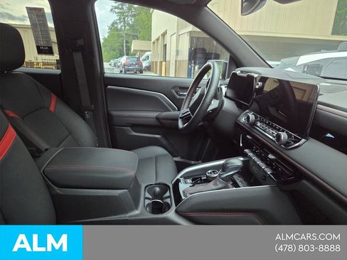 Used 2024 Chevrolet Colorado Z71 w/ Z71 Convenience Package 2 AWD/4WD image 18