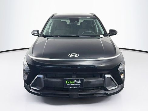 Used 2025 Hyundai Kona SEL FWD image 2