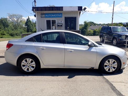 Used 2012 Chevrolet Cruze LS image 2