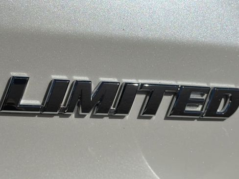 Used 2017 Toyota Highlander Limited AWD/4WD image 12