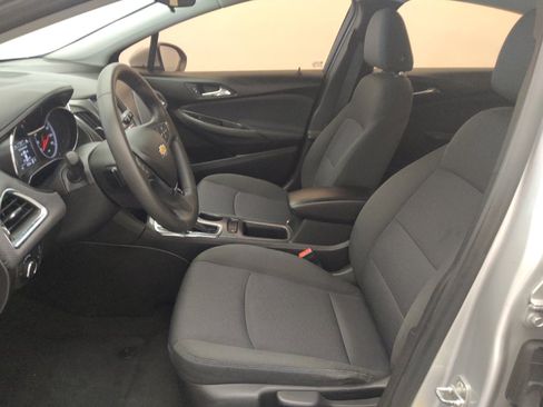 Used 2019 Chevrolet Cruze LT FWD image 17