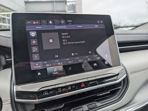 Used 2022 Jeep Compass Limited image 21