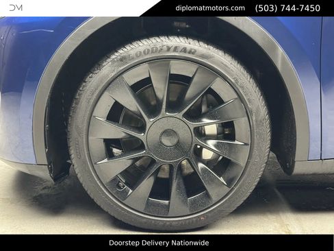 Used 2023 Tesla Model Y Long Range image 34