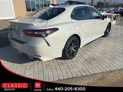 Used 2023 Toyota Camry SE w/ Convenience Package FWD image 1