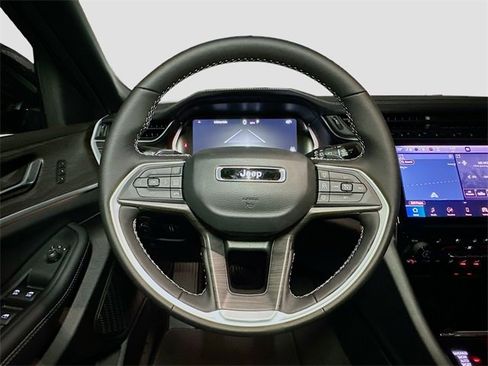 New 2025 Jeep Grand Cherokee Limited w/ Luxury Tech Group II image 7