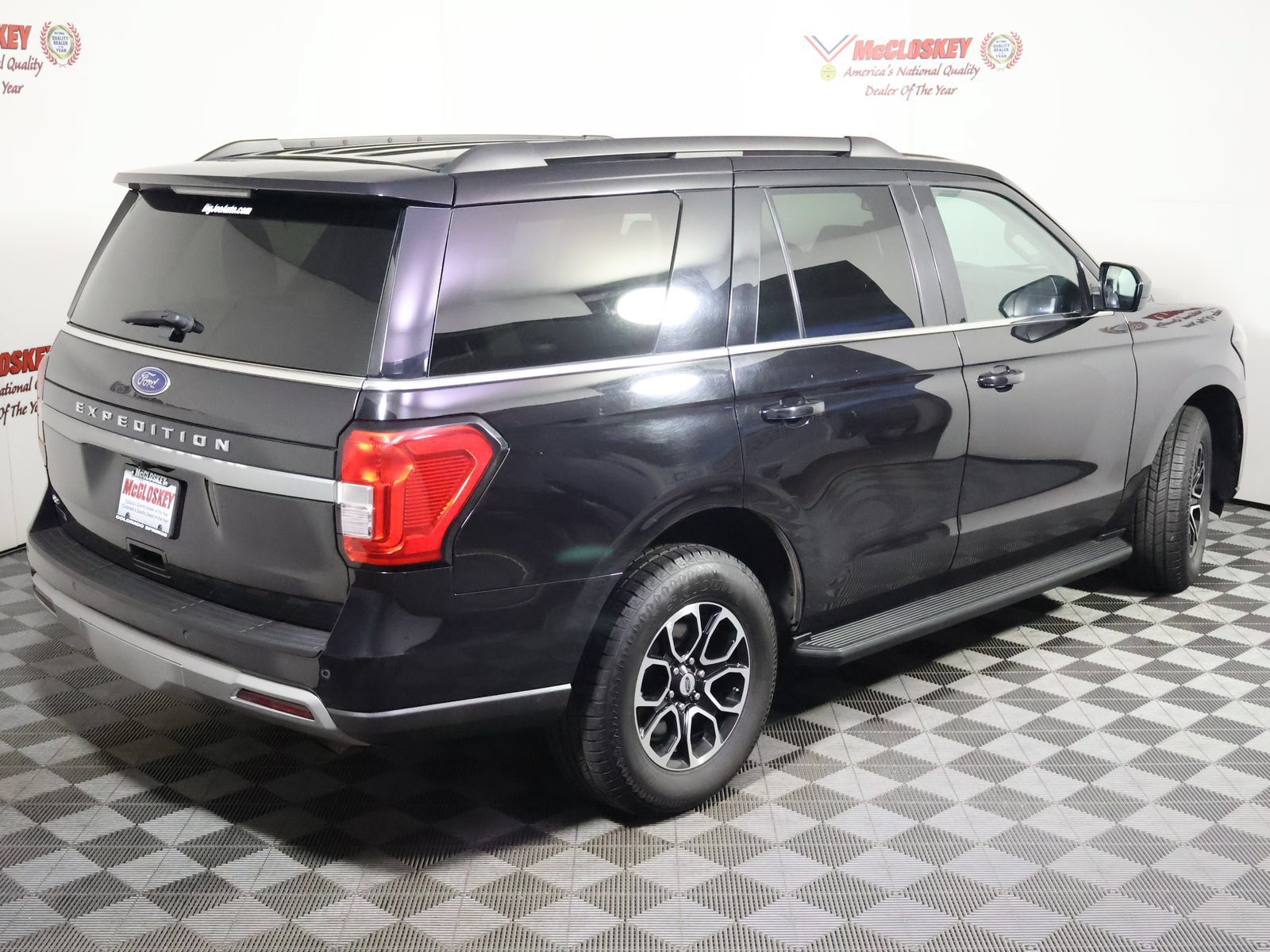 Used 2024 Ford Expedition XLT AWD/4WD image 4