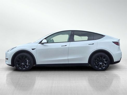 Used 2023 Tesla Model Y Long Range image 7