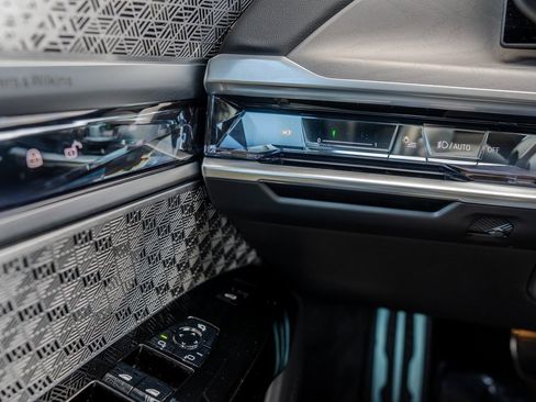 Used 2023 BMW i7 xDrive60 w/ Executive Package 2 image 9