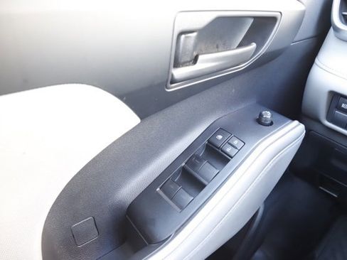 Used 2020 Toyota Highlander L image 23