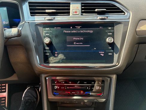 Used 2022 Volkswagen Tiguan SE R-Line image 23