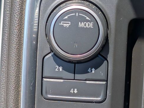 Used 2023 Chevrolet Silverado 2500 LT AWD/4WD image 19