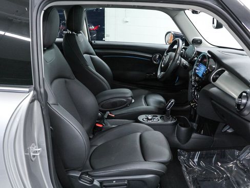 Certified 2024 MINI Cooper SE image 18