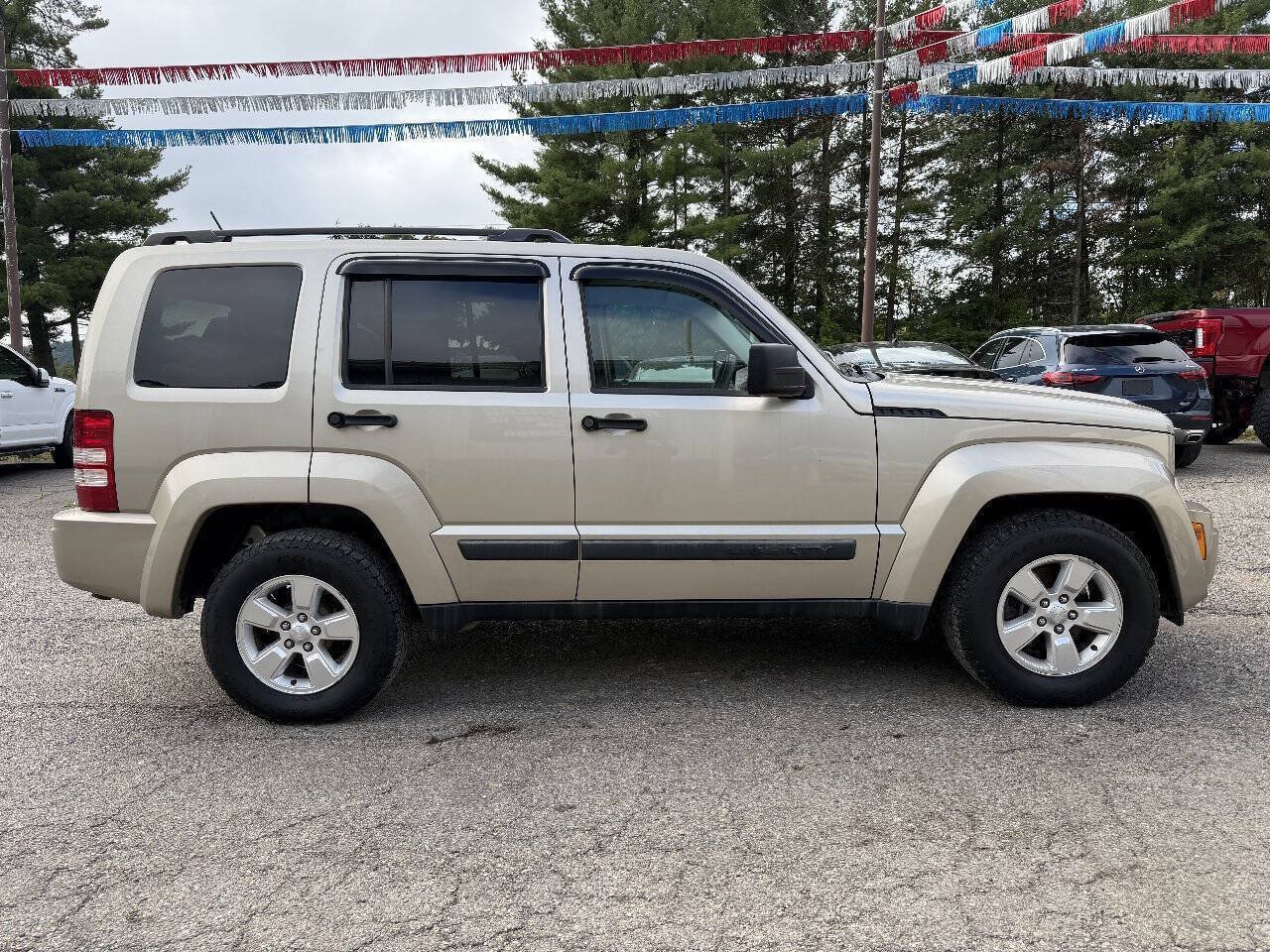 Used 2010 Jeep Liberty Sport w/ Popular Equipment Group AWD/4WD image 3