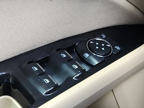 Used 2016 Ford Fusion SE FWD image 24