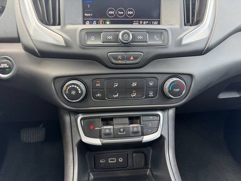 Used 2024 GMC Terrain SLE AWD/4WD image 11