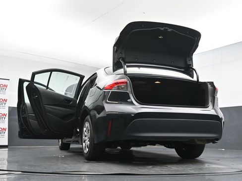 Used 2024 Toyota Corolla LE image 30