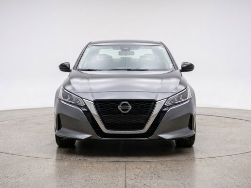 Used 2025 Nissan Altima 2.5 SV FWD image 2