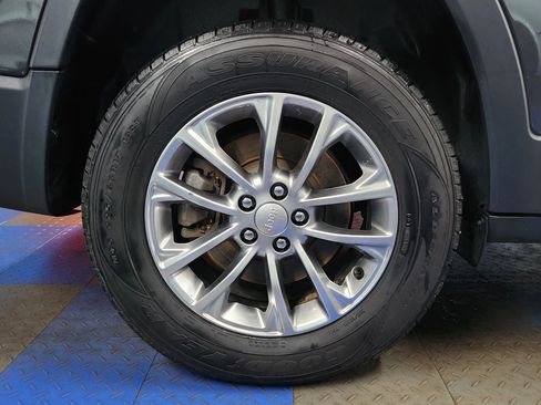 Used 2019 Jeep Cherokee Latitude Plus w/ Cold Weather Group image 67