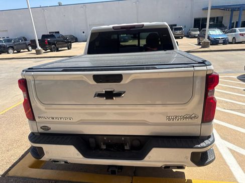 Used 2022 Chevrolet Silverado 1500 High Country w/ Technology Package AWD/4WD image 6