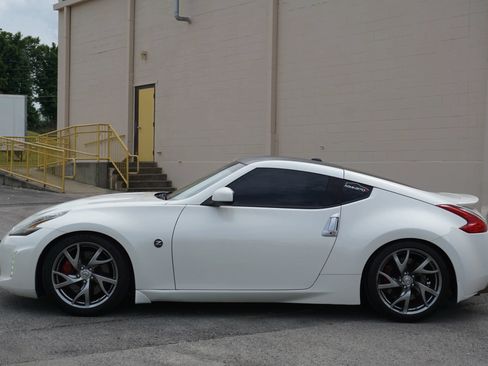Used 2016 Nissan 370Z Coupe RWD image 10