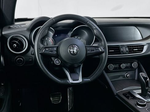 Used 2022 Alfa Romeo Stelvio Ti image 18
