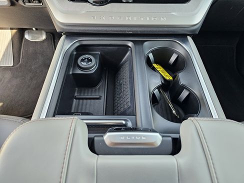 Used 2025 Ford Expedition Active image 27