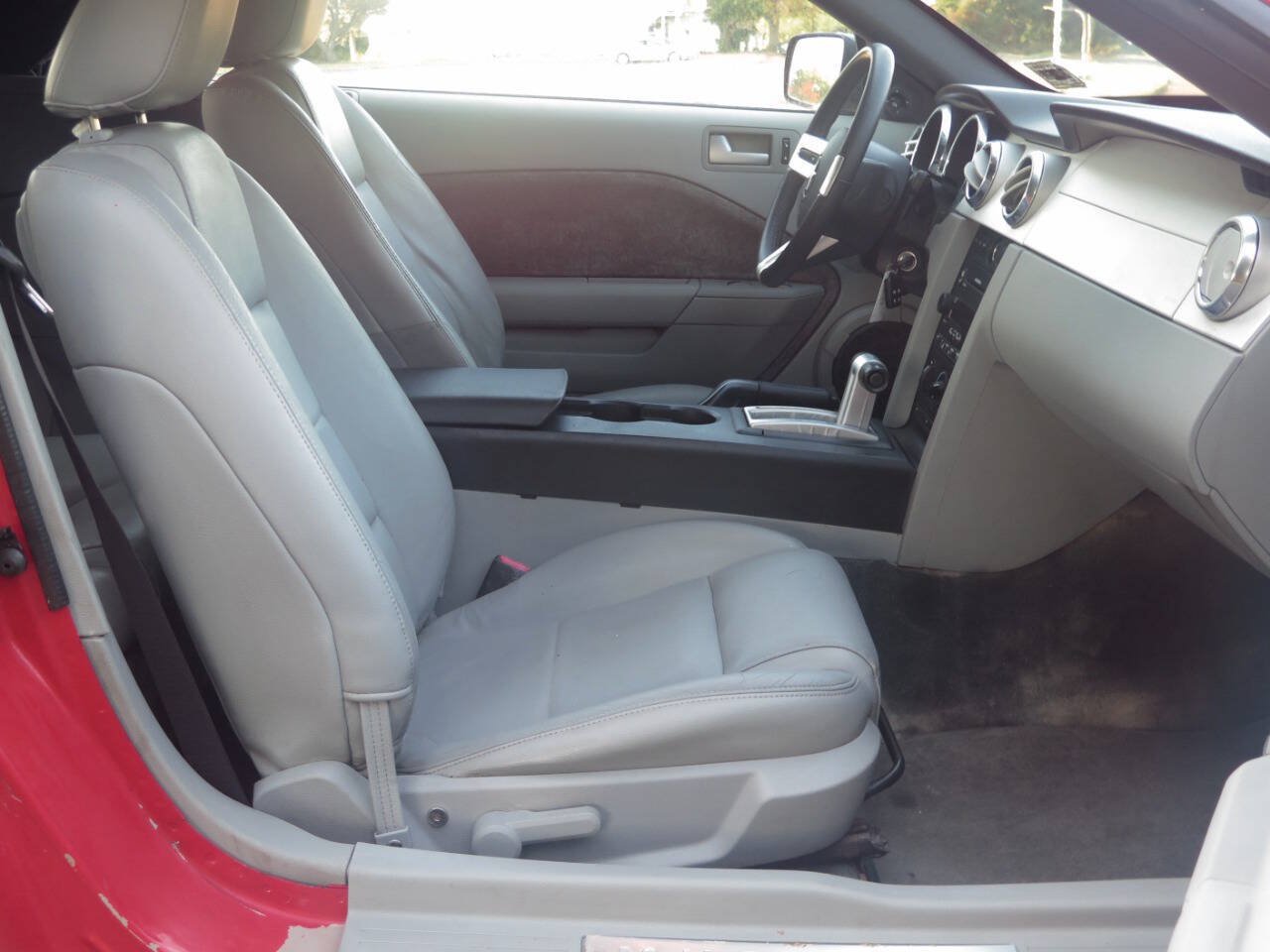 Used 2005 Ford Mustang Convertible RWD image 14