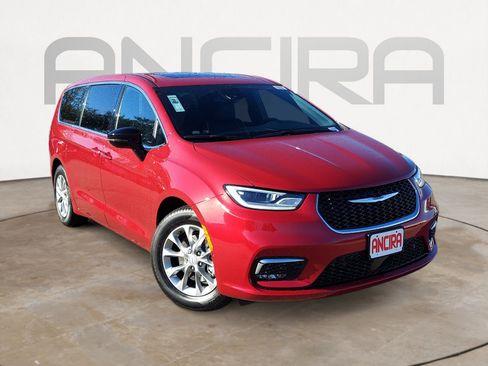 New 2026 Chrysler Pacifica Limited image 4