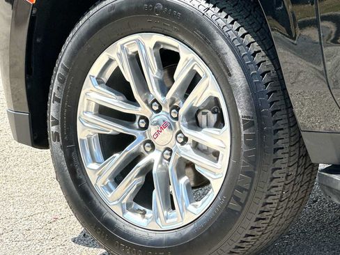 Used 2023 GMC Yukon SLT AWD/4WD image 11