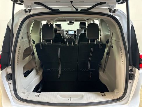 Used 2024 Chrysler Pacifica Touring-L image 21
