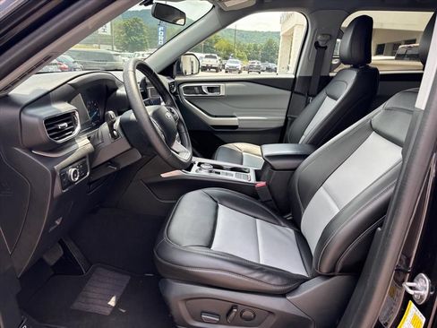 Used 2024 Ford Explorer XLT w/ Equipment Group 202A RWD image 9