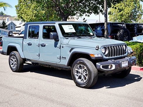 New 2025 Jeep Gladiator Sport image 6