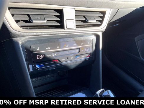 Certified 2025 Volkswagen Taos SE image 30