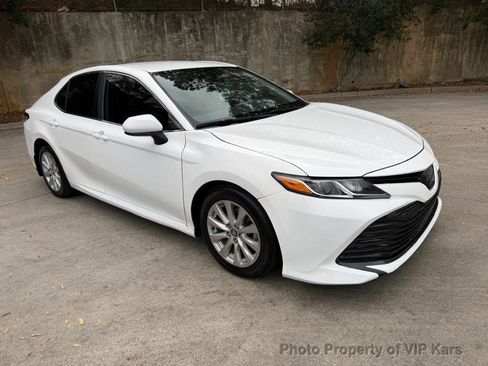 Used 2020 Toyota Camry LE image 7