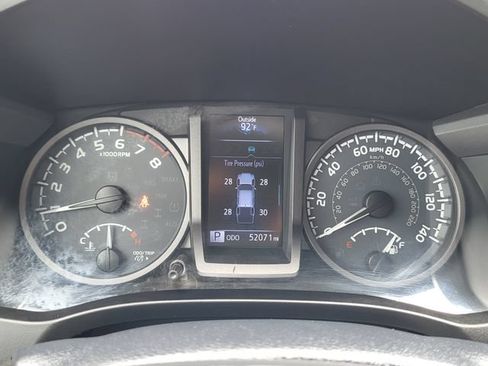 Used 2018 Toyota Tacoma TRD Off-Road AWD/4WD image 13