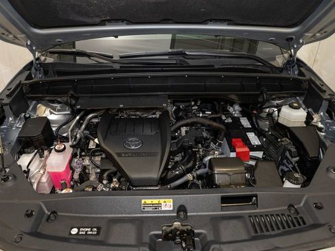 Used 2024 Toyota Highlander LE image 20