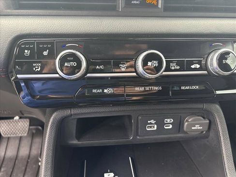 Used 2025 Honda Pilot Black Edition image 14