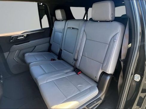 Used 2025 Chevrolet Suburban LT AWD/4WD image 21