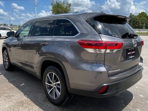 Used 2017 Toyota Highlander XLE FWD image 4