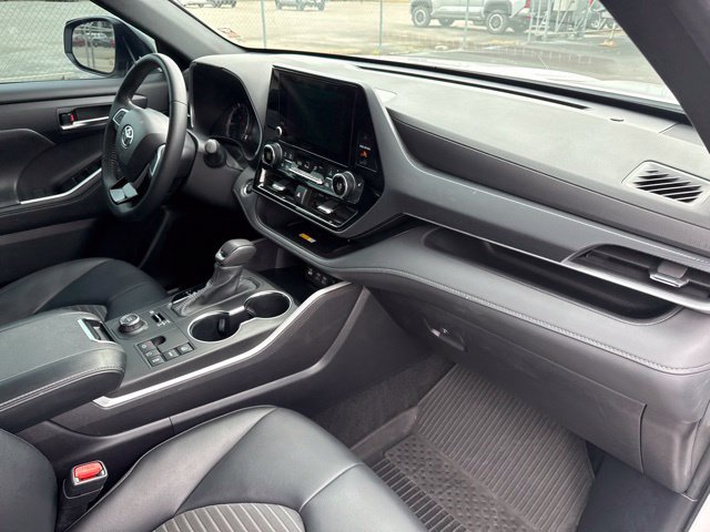 Used 2024 Toyota Highlander XSE AWD/4WD image 15