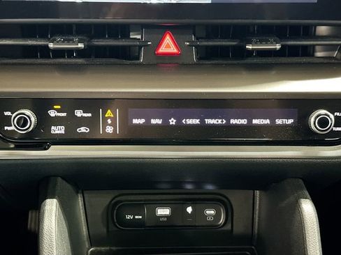 Used 2024 Kia Sportage EX image 16