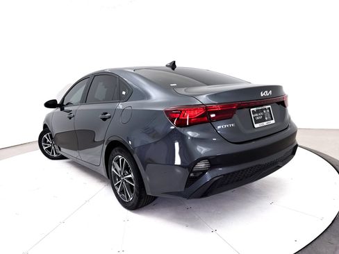 Used 2022 Kia Forte LXS FWD image 2